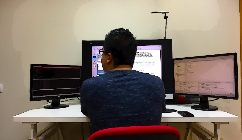 imagen de Alejandro trabajando